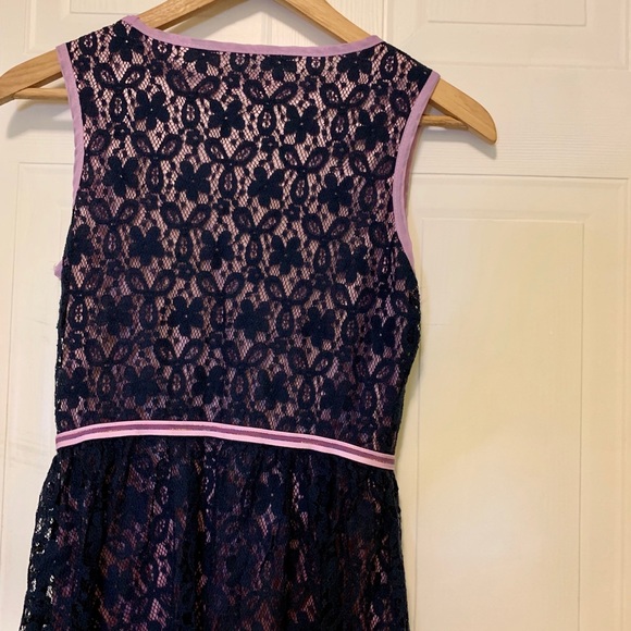 Lace Sleeveless Dress - Picture 3 of 3